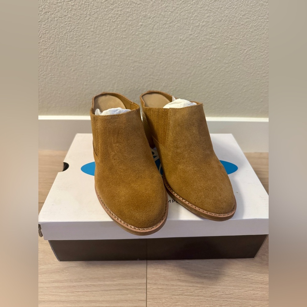 NEW Aqua College Nan Camel Suede Tan Suede Waterproof Mule, Size 7.5